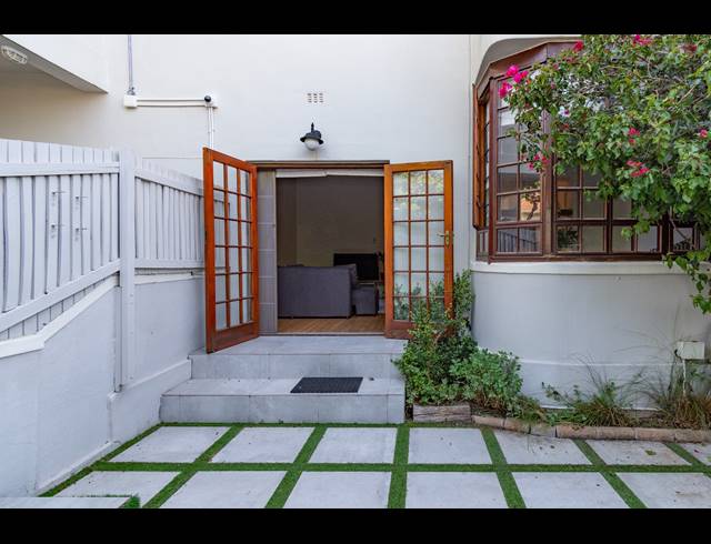 1.5 BEDROOM APARTMENT FOR SALE IN ORANJEZICHT